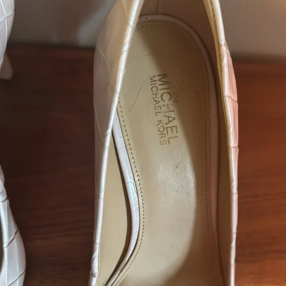 Mk shoes size 7 M - Picture 3 of 8